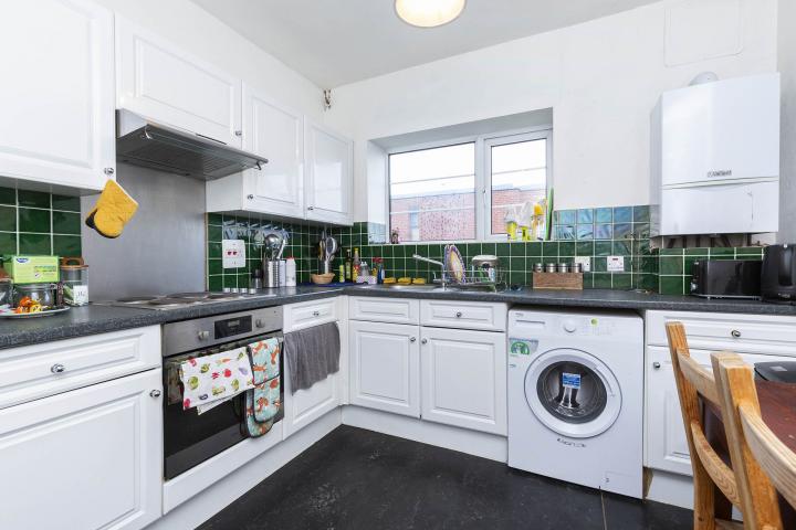 			3 Bedroom, 1 bath, 1 reception Apartment			 Clarendon road, Notting Hill, W11